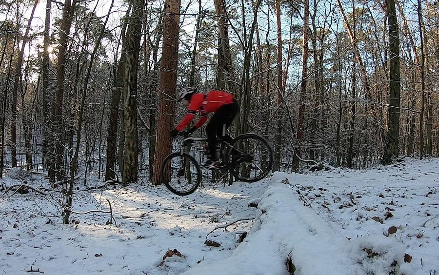 Zimowe skoki rowerowe