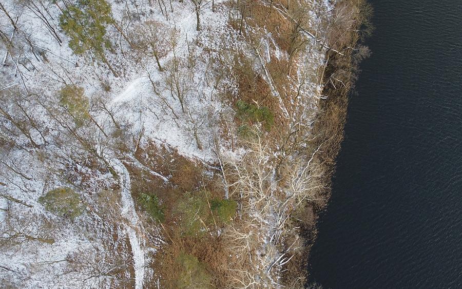 Pół-zimowy fragment krętego czarnego szlaku nad Dymaczewskim