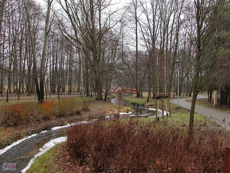 Mała przemyka przez Park Zdrojowy