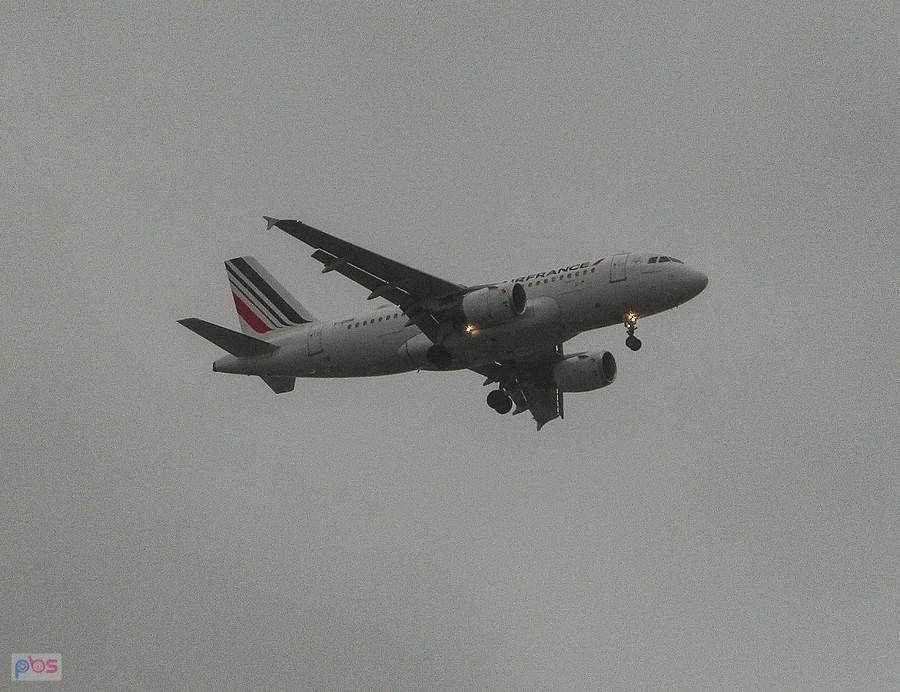 Airbus z Paryża podchodzi do lądowania