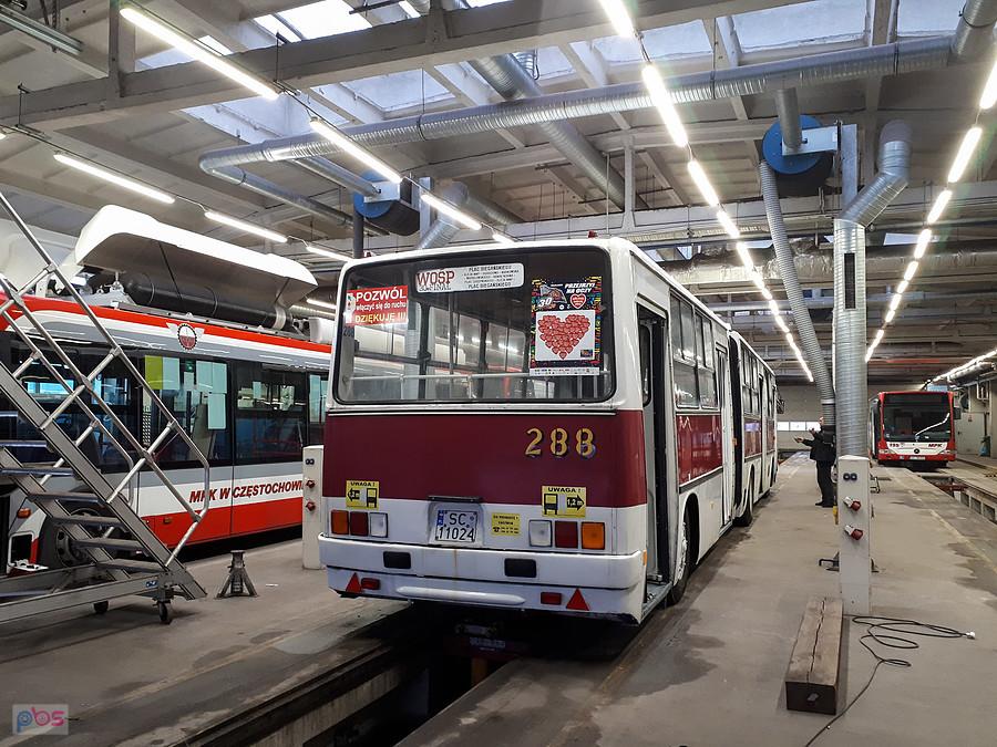 Ikarus 280.02 w przeddzień wyjazdu z okazji WOŚP, nawet prosto wyszło - trochę się nawyklejałem tych serc :)