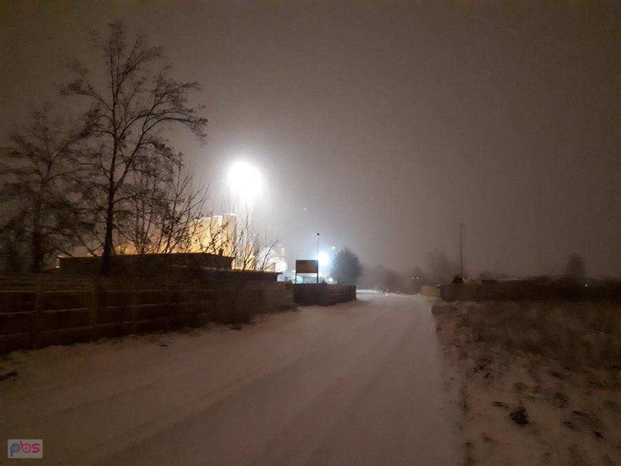 Ul. Ludwika Trochlimowskiego - przy takiej ilości śniegu coś nocą widać na tym nieoświetlonym odcinku