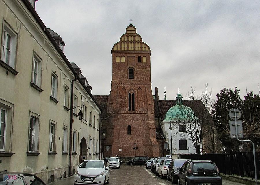 Wieżą kościoła Nawiedzenia Najświętszej Marii Panny na Nowym Mieście