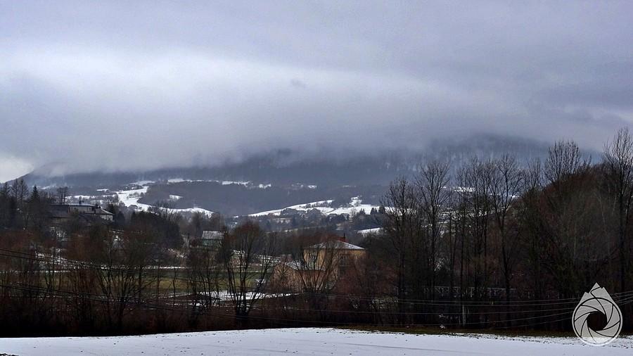 Chełm n/Grybowem w chmurce deszczowo-śniegowej