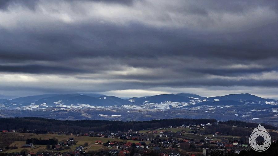 gdzies tam czai się Beskid Wyspowy i kawałek Pogórza