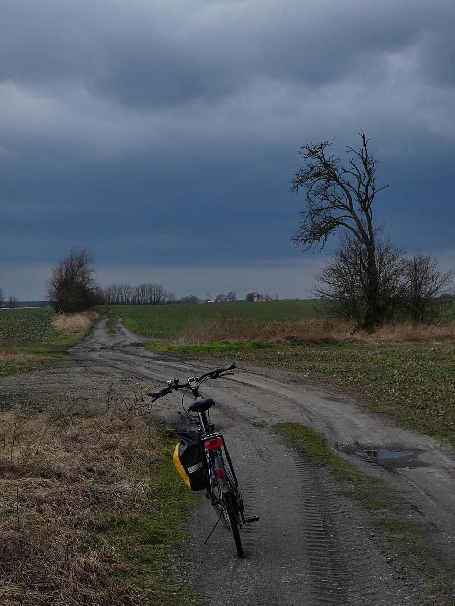 Nieciekawe chmury na zachodzie