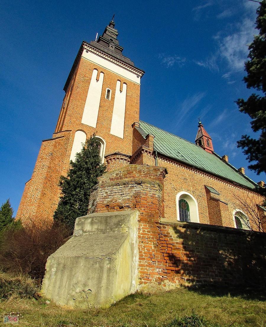 Kościół w Krzemienicy zbudowano ok. 1600 roku