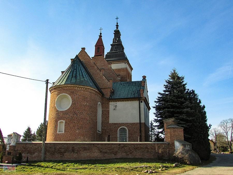 Kościół w Krzemienicy od strony prezbiterium