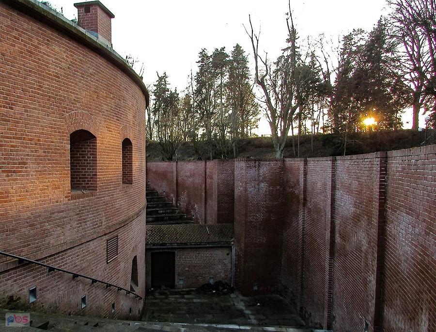 Działobitnia i fosa forteczna Fortu Sokolnickiego