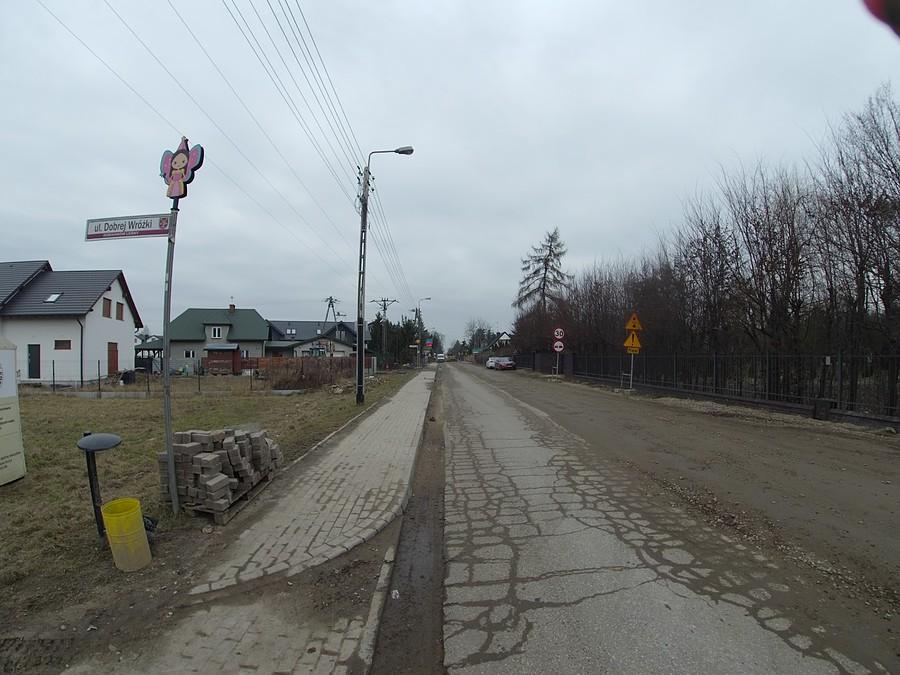 Rozkopana ulica Rolnicza w Dziekanowie Leśnym