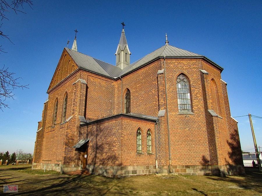 Kościół w Żelechlinku od strony prezbiterium