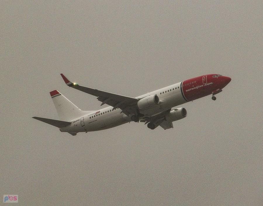 Zamglony Norweg podchodzi do lądowania