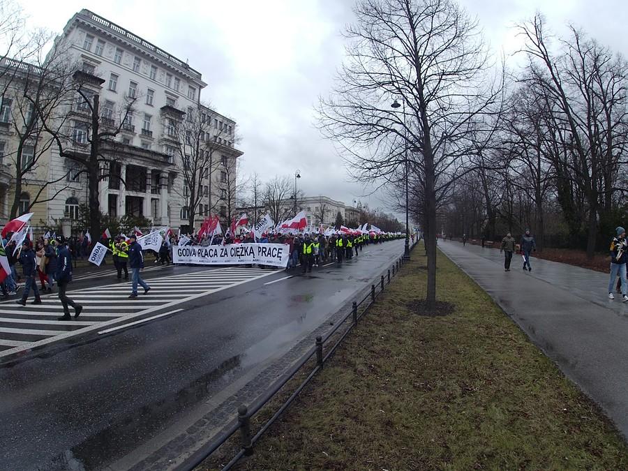 Protest Agrounii na ulicach Warszawy