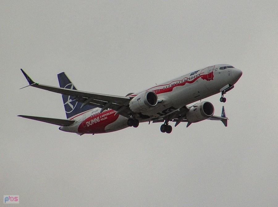 Boeing 737 MAX8 w malowaniu niepodległościowym