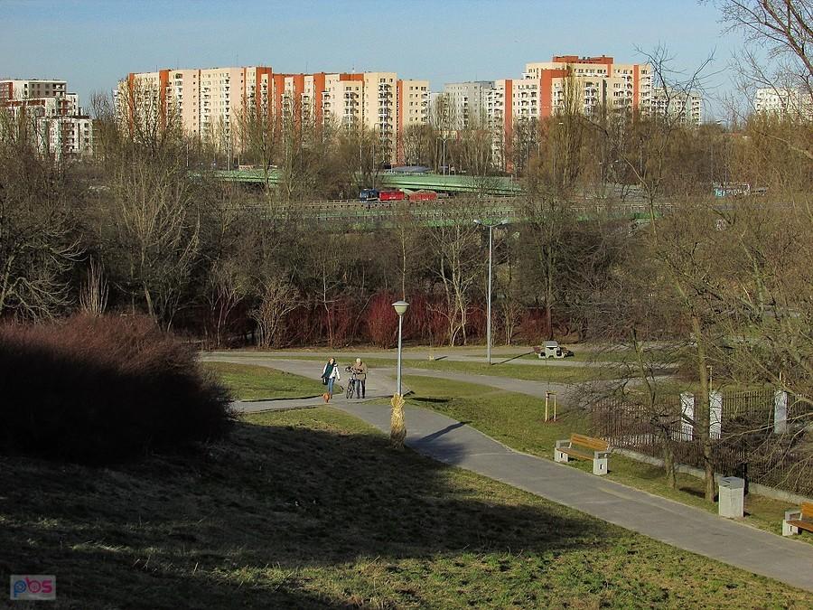 Widok z Kopy Cwila na Dolinkę Służewską