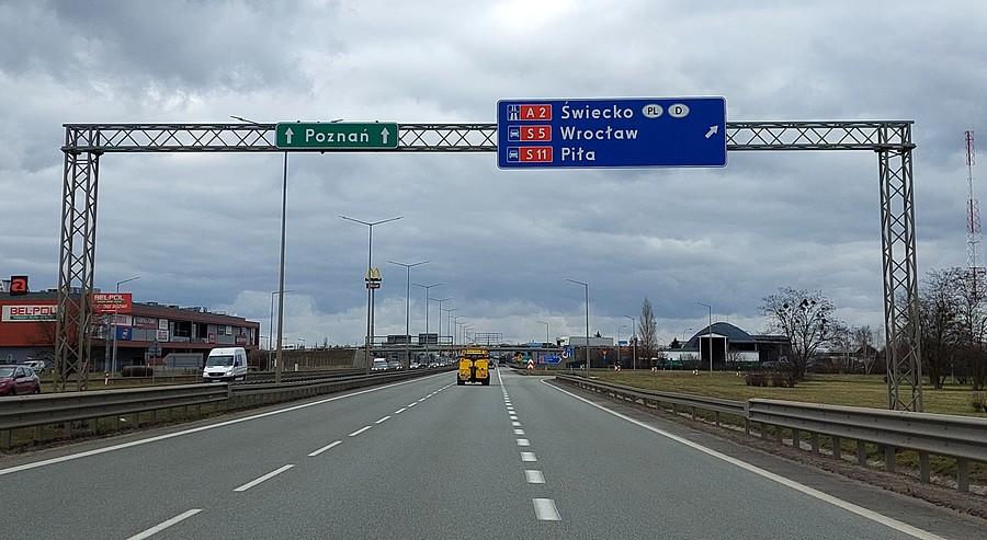 Oczywiście był klakson, bo jakiś debil nawet nie wiedział, po drodze jakiej kategorii jedzie