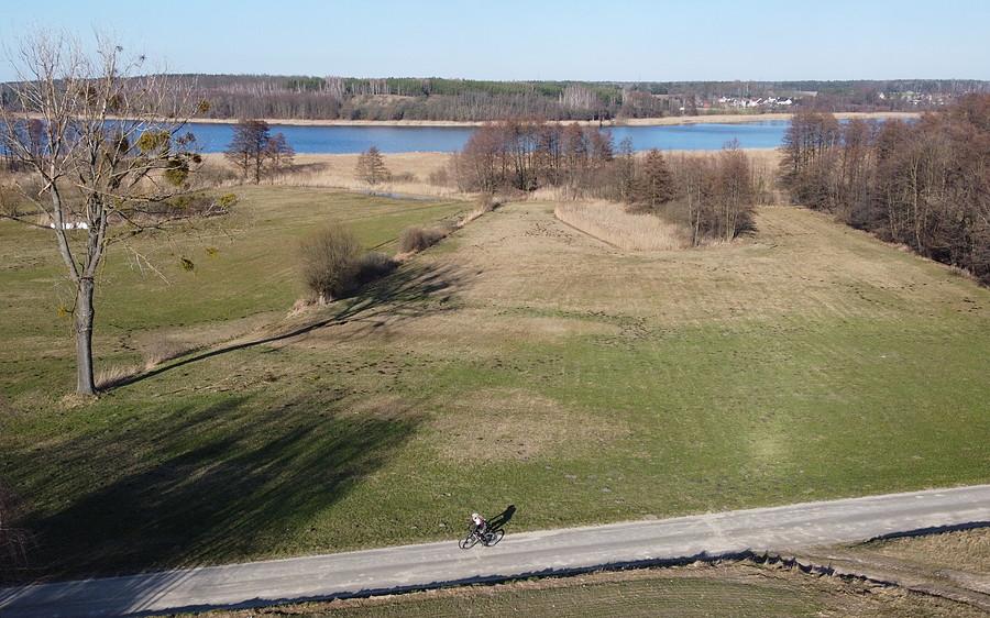 Słoneczny klimacik z trasy Pierścienia Dookoła Poznania. Tu nad Jez. Tomickim