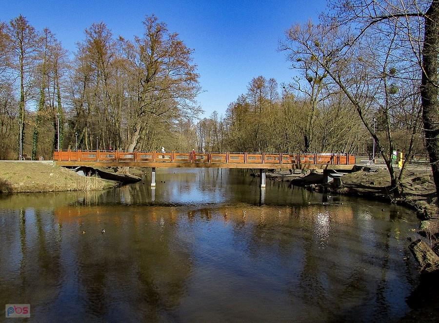 Mostek nad Jeziorką to dawna przeprawa linii wąskotorowej