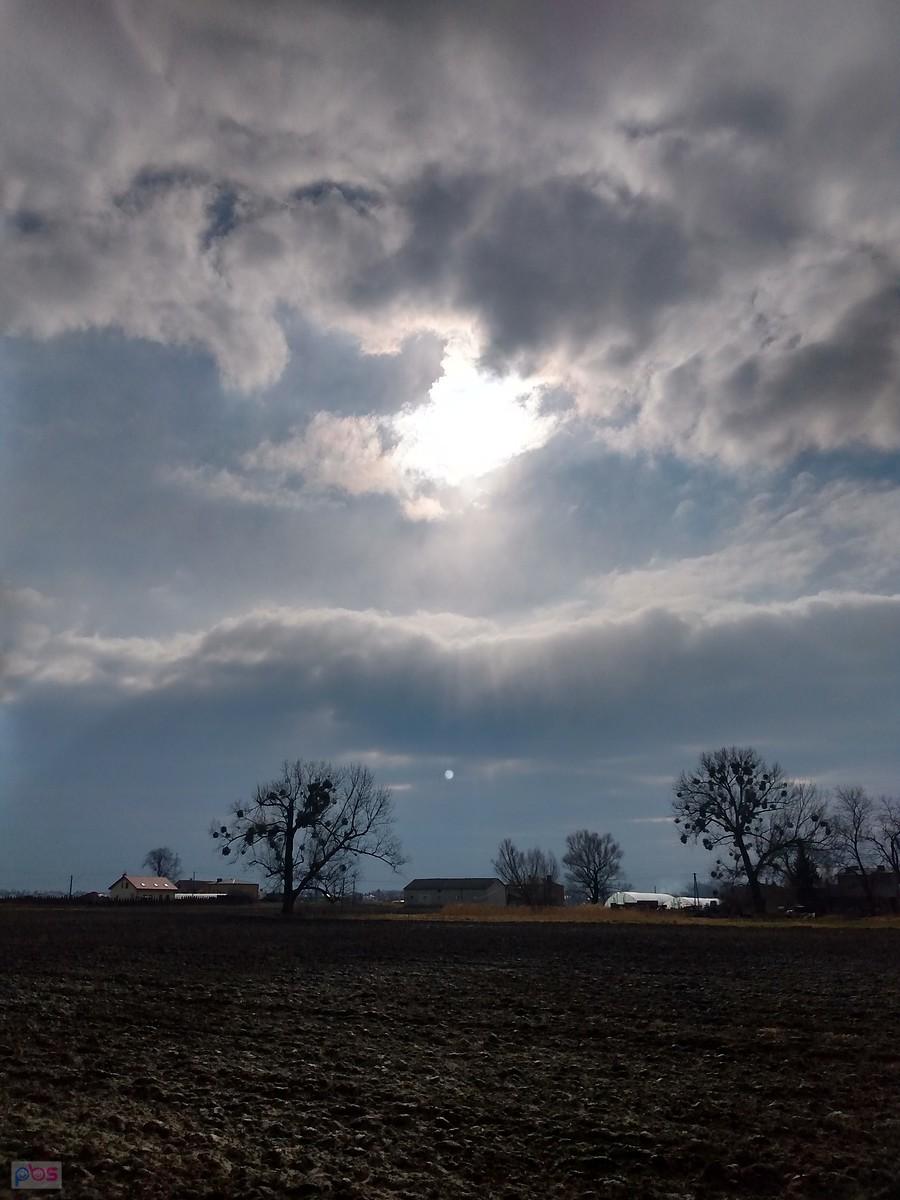 I znowu słońce zza chmur