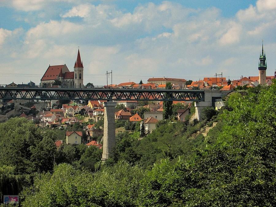 Znojmo - most kolejowy i zabudowa staromiejska