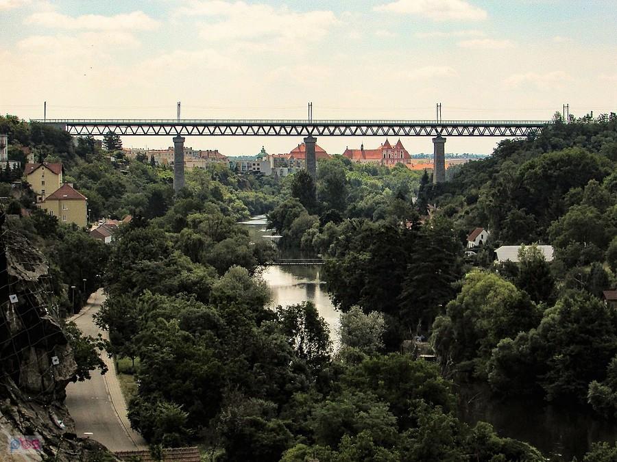 Znojmo - most został zbudowany w 1871 roku i ma wysokość 48 m