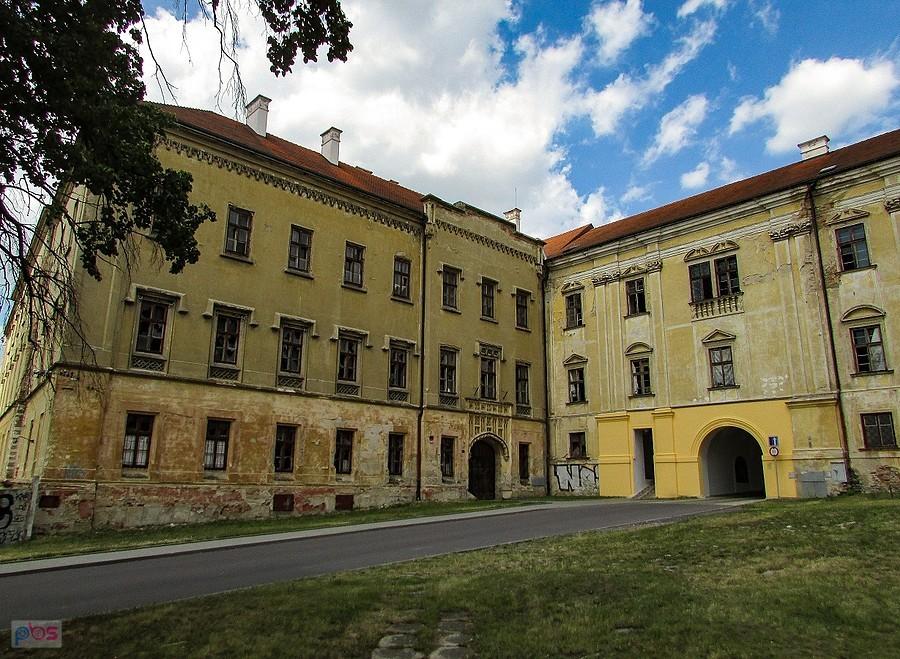 Znojmo - opuszczone budynki klasztoru Louka