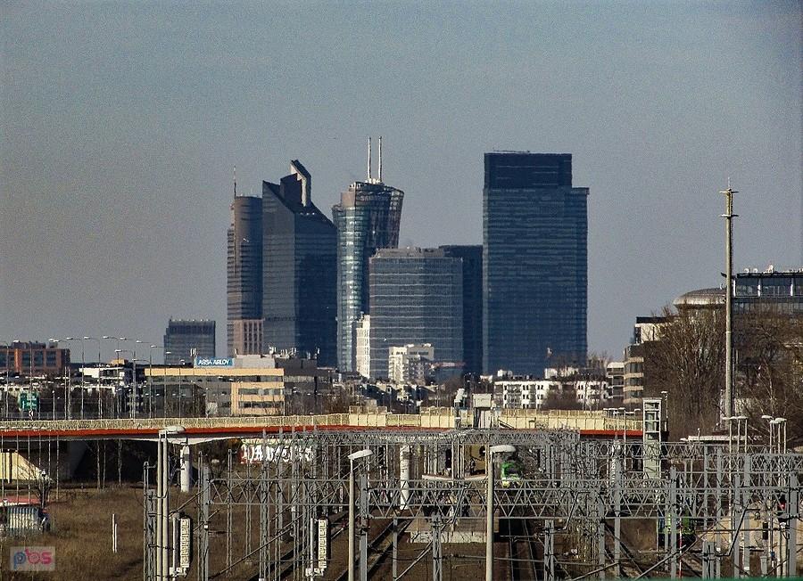 Wolskie wieżowce z wiaduktu ul. Poleczki