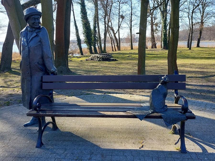 Ławeczka Wisławy Szymborskiej, Kórnik