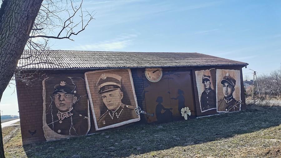Szlakiem murali w gminie Dąbrówka