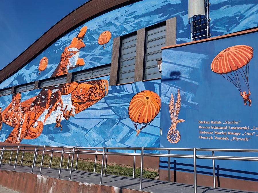 Szkolna hala sportowa im. Cichociemnych w Dąbrówce