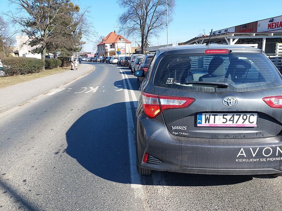 Jak zwykle w Luboniu korek. Zaorać tę wieś :)