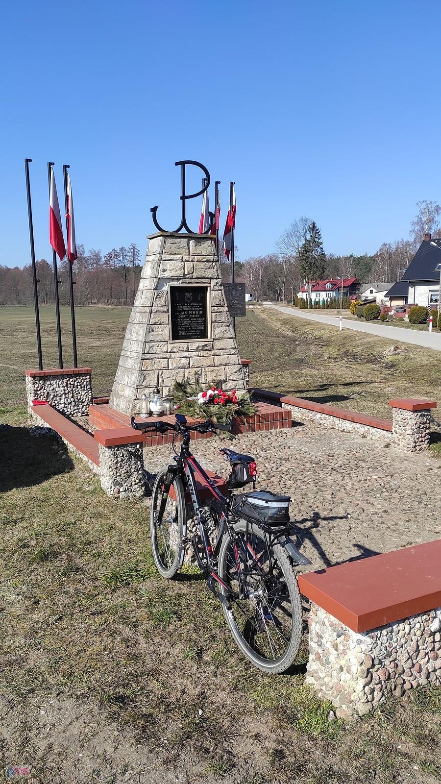 Pomnik w Czatolinie