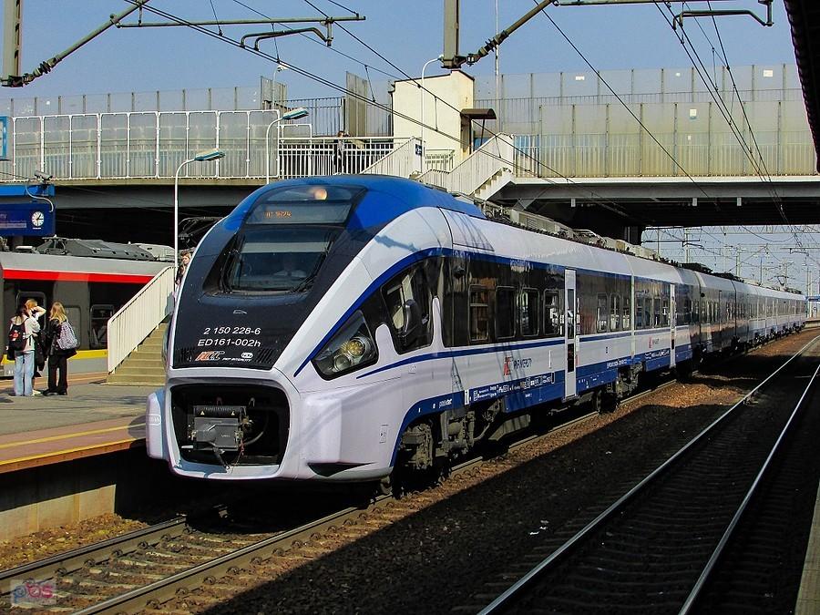 Intercity Fredro na dworcu w Skierniewicach