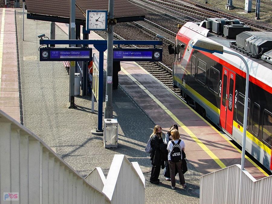 Skierniewice - pociąg do Łodzi Fabrycznej za chwilę odjedzie