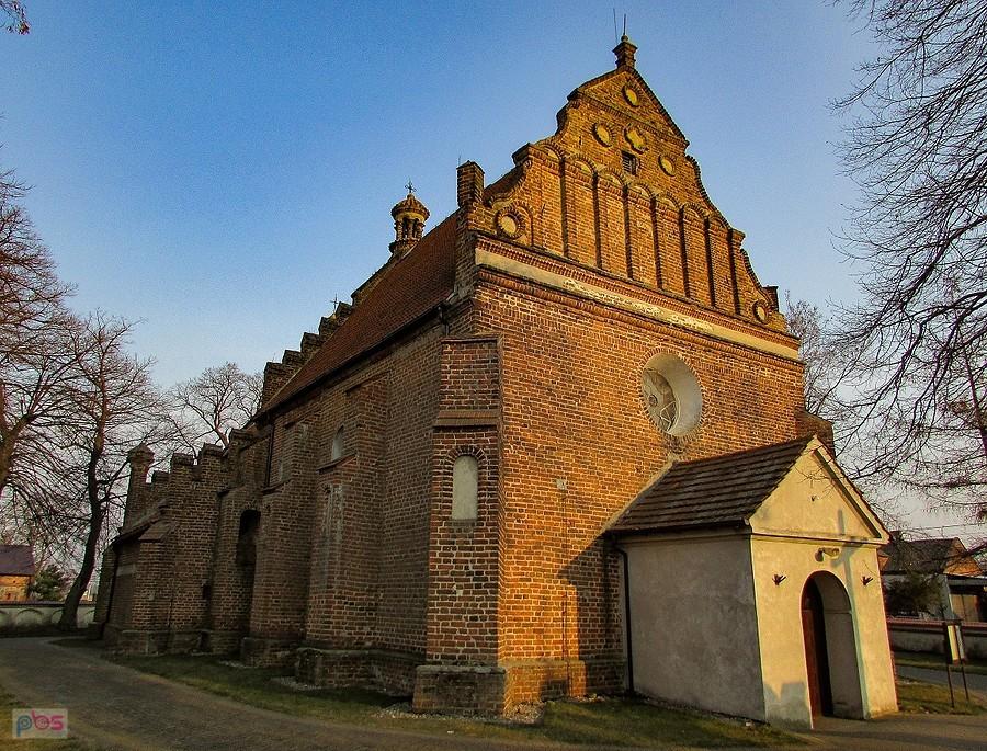 Kościół w Chruślinie został zbudowany w latach 1534-1556