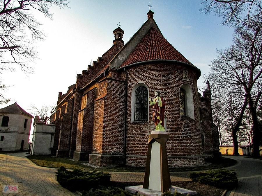 Chruślin - światynia od strony prezbiterium