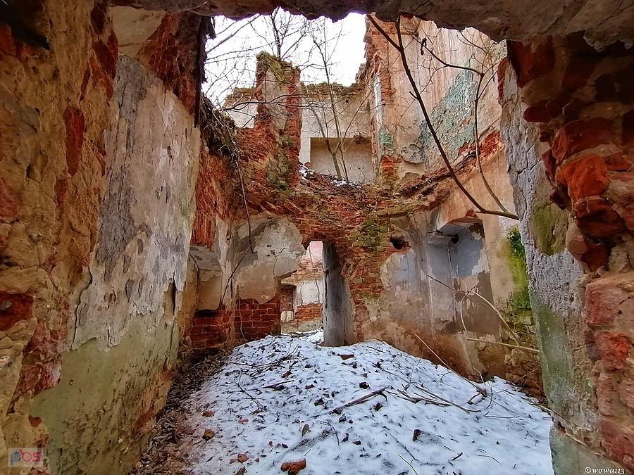 Wnętrza ... były