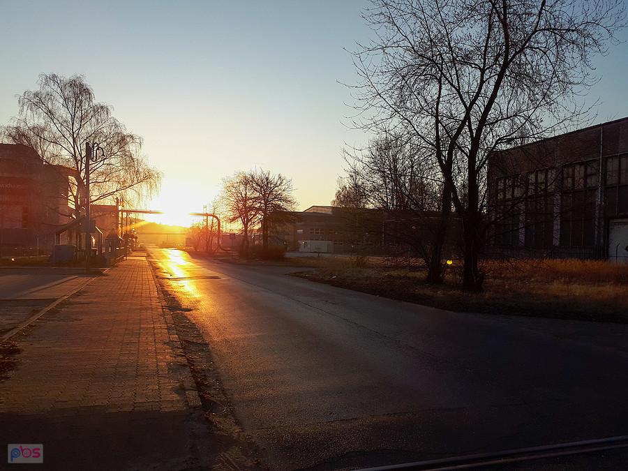 Ul. Mariusza Bojemskiego o poranku - Częstochowa, a na termometrze tylko -3°C...