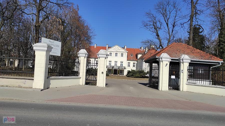 Leszno - pałac z I połowy XVIII w.