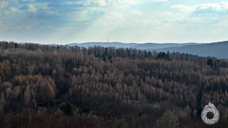 w oddali czai się przekaźnik Suchej Góry