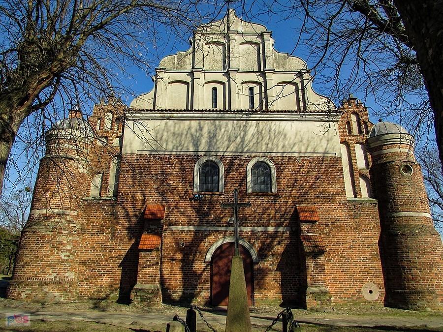 Wieżyczki obronne przy wschodnich murach kościoła