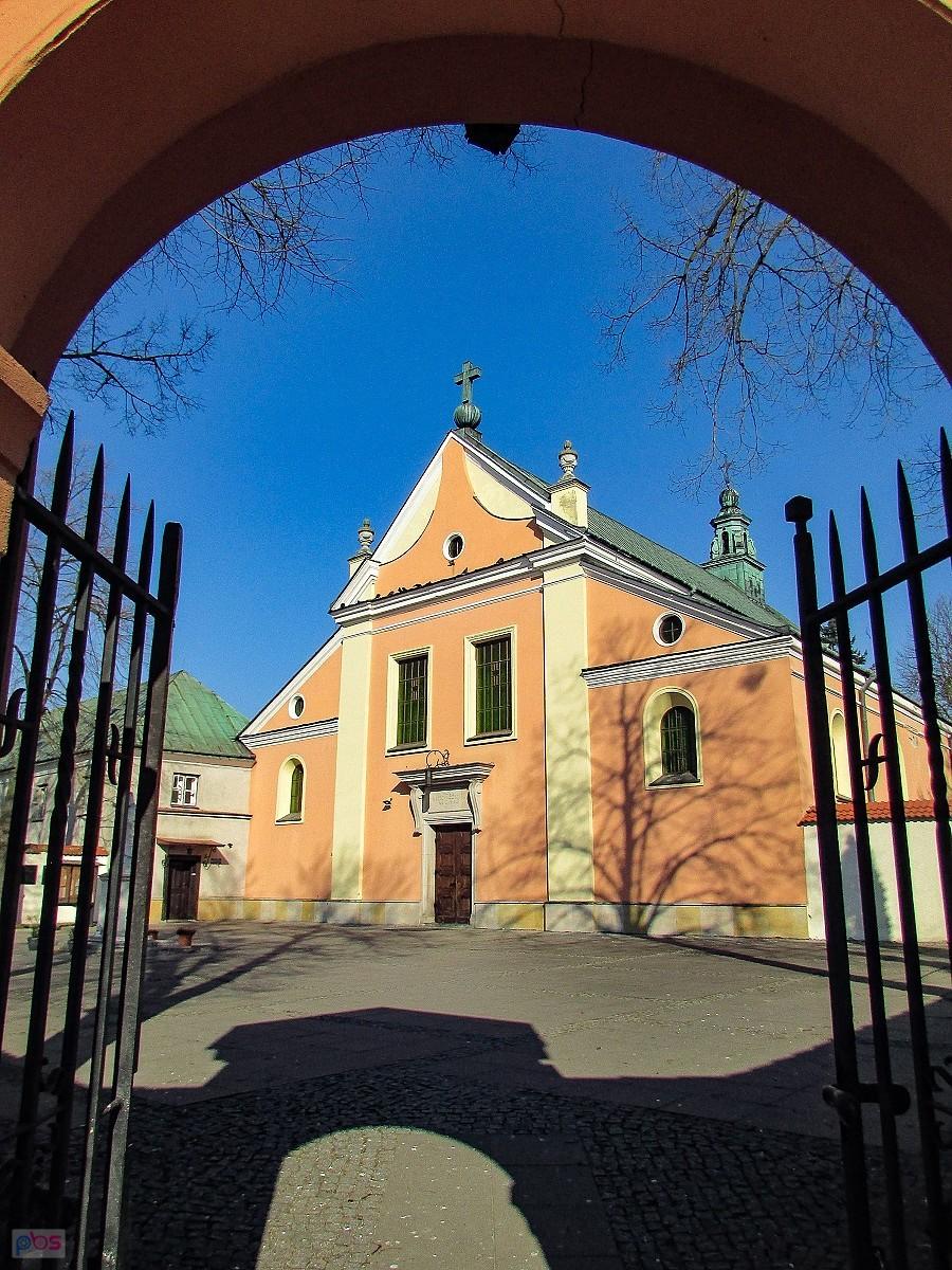 Zakroczym, przez furtkę do kapucynów