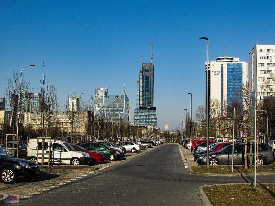 Z bocznej uliczki przy Al. Jerozolimskich