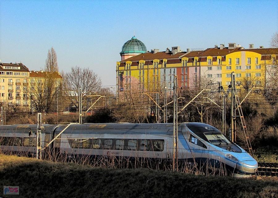 Kawałek pendolino i hotel zwany kiedyś Sobieskim