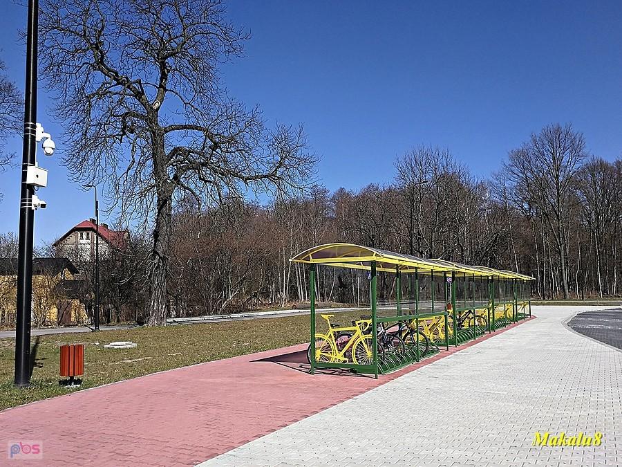 Przed dworcem w Kobiórze