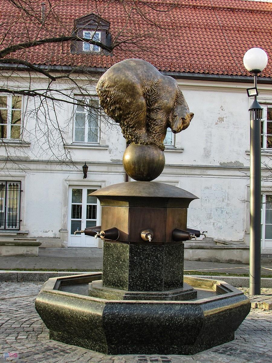Źródełko z misiem na Nowym Mieście