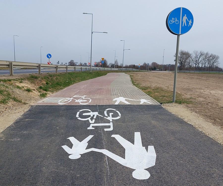 Nowy asfalt spotyka się ze starym szajsem, Żerniki