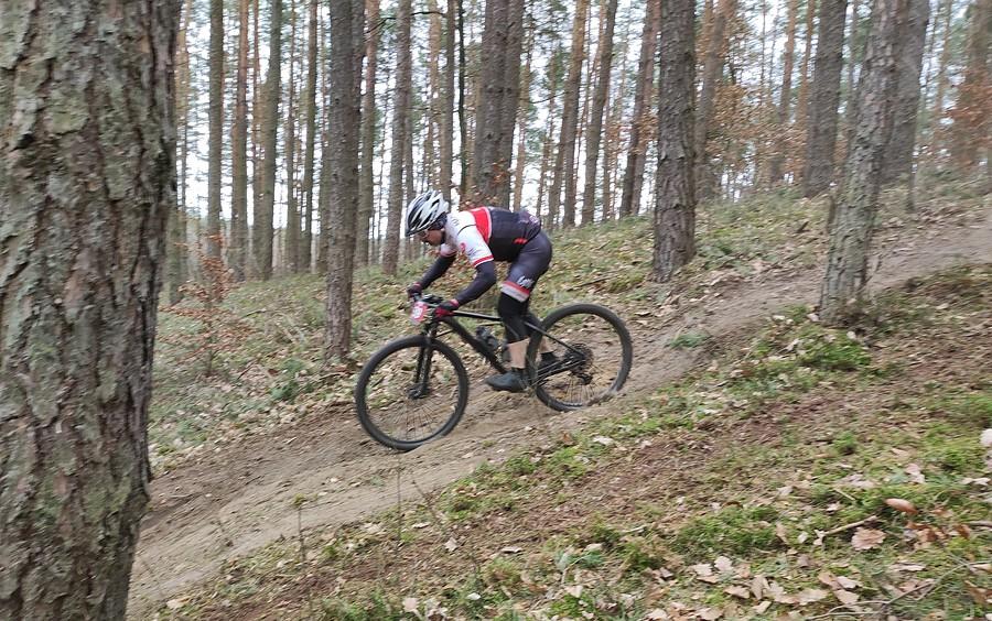 Suche warunki zjazdowe, co za tym idzie - sporo tam piachu