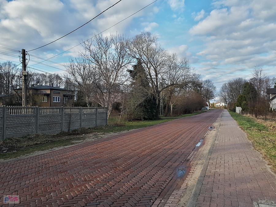 Poczesna - stara, ręcznie układana klinkierowa droga z lat 1935-36, nadal dobrze się trzyma.