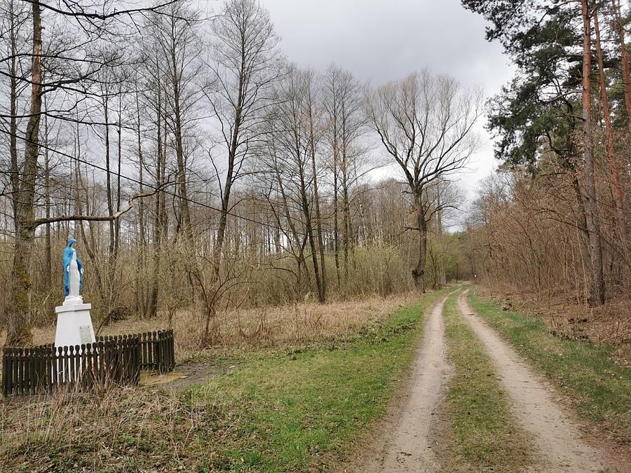 Kapliczka przy drodze